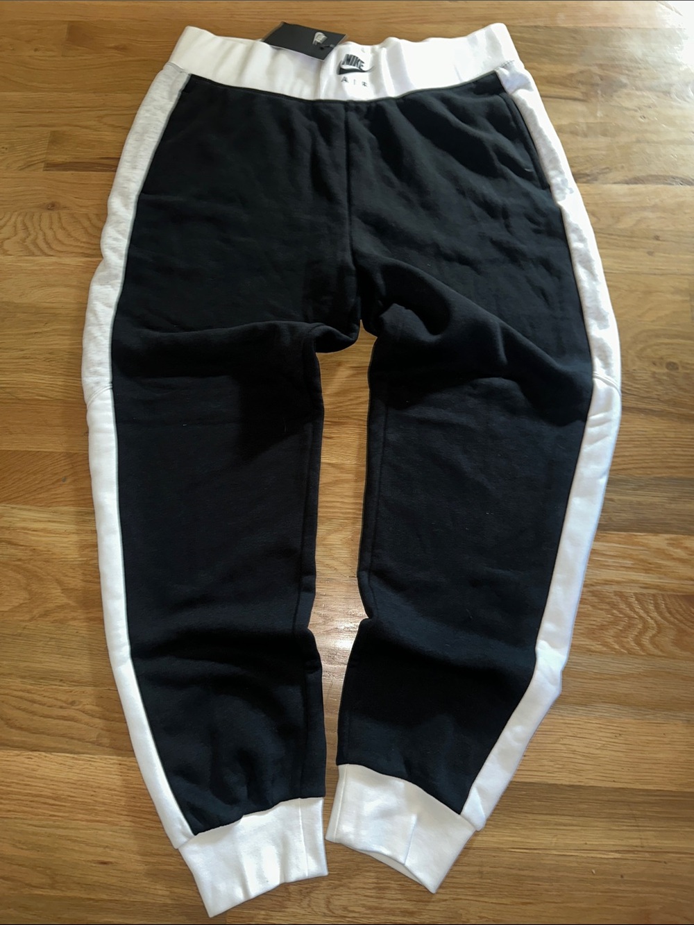 NWT Nike Air Women’s Black & White Jogger Pants sz L